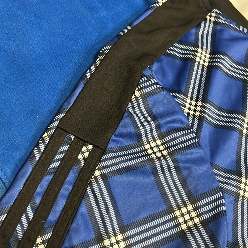 ⭐️ Adidas blue and black patterned t-shirt- size XL - Picture 4 of 9